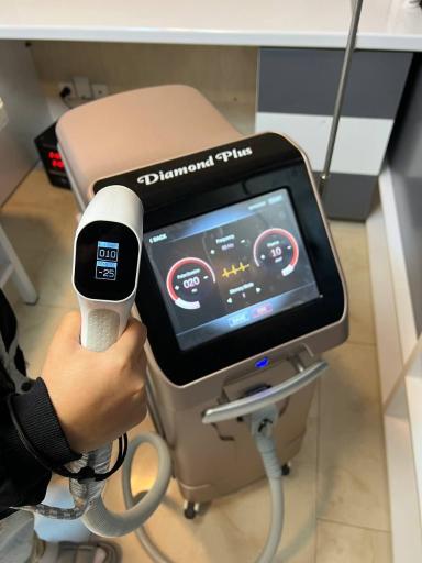 عکس لیزر موهای زائد ماه شید 