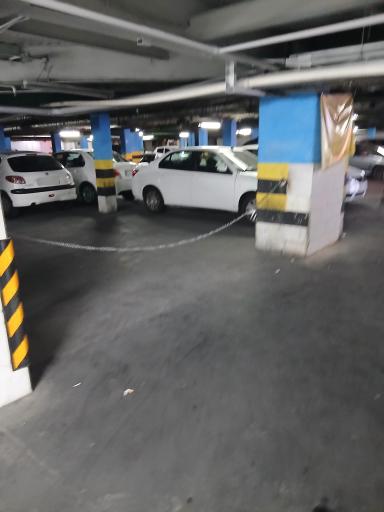 عکس پارکینگ برج گلدیس