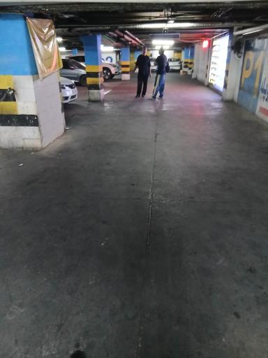 عکس پارکینگ برج گلدیس