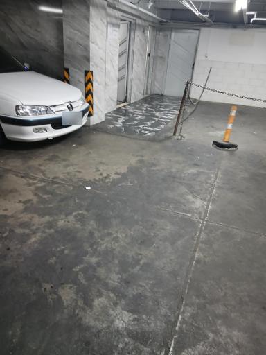 عکس پارکینگ برج گلدیس