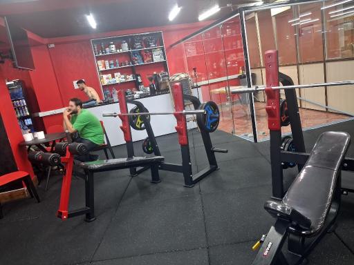 عکس باشگاه بدنسازی رِدلاین