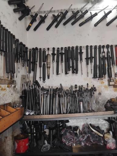 عکس کمک فنرسازی احد محرمی