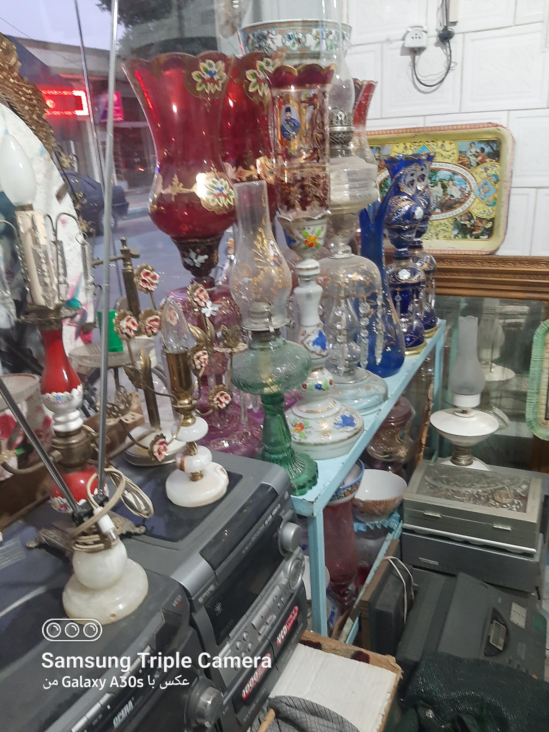 عکس فروشگاه وسایل قدیمی