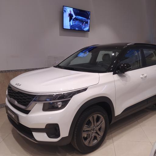 عکس نمایندگی تویوتا صالحی