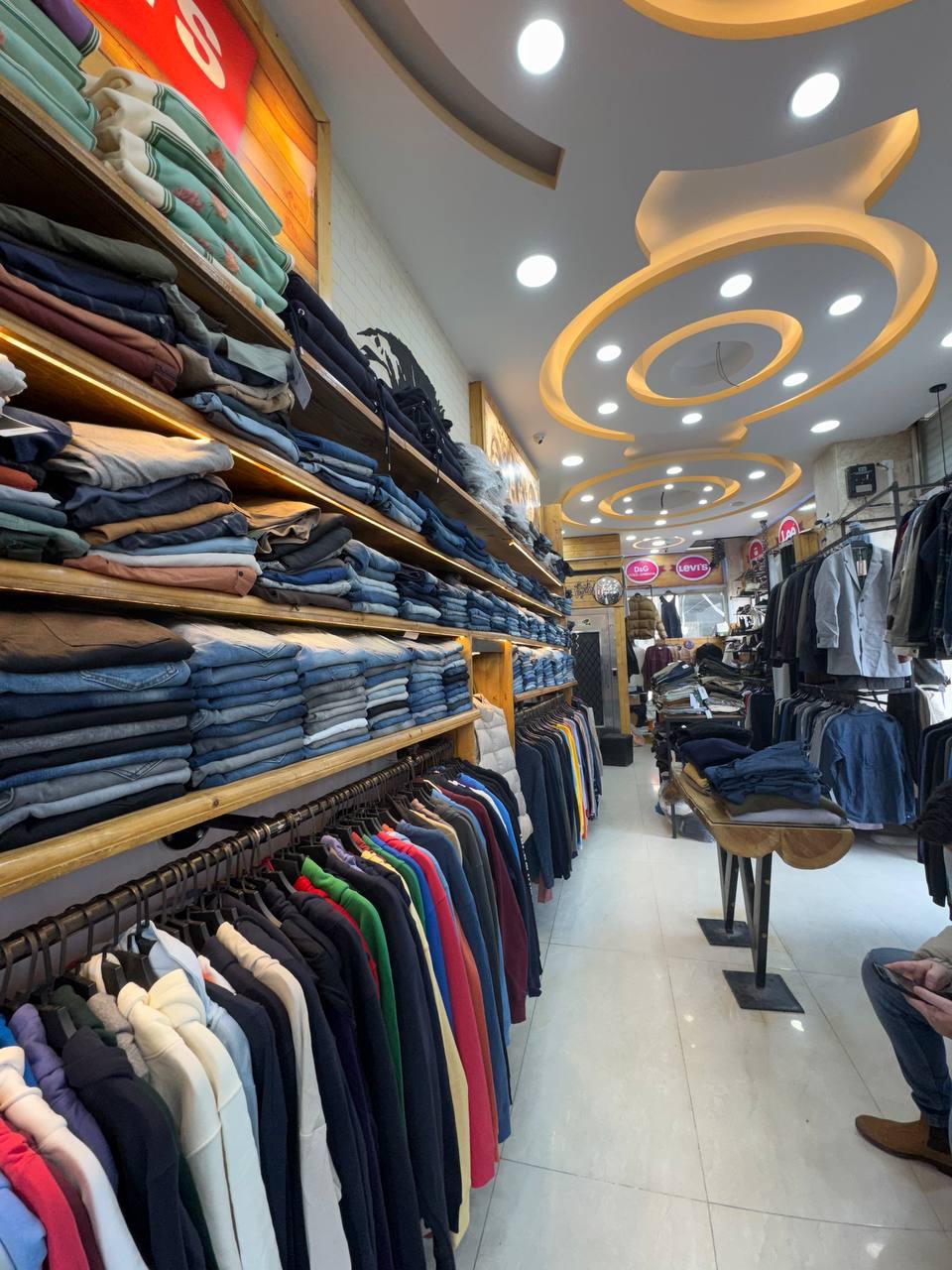 عکس فروشگاه پوشاک جک اند جونز