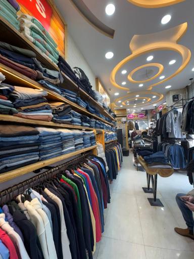 عکس فروشگاه پوشاک جک اند جونز