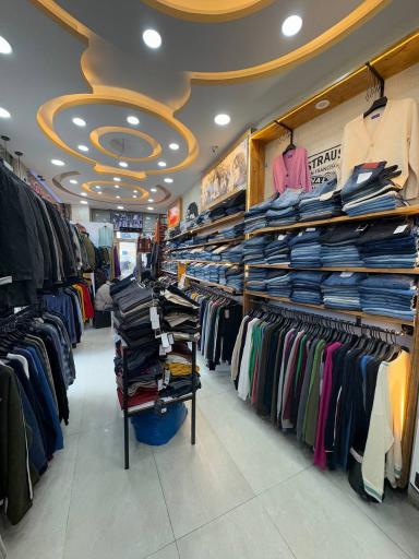 عکس فروشگاه پوشاک جک اند جونز