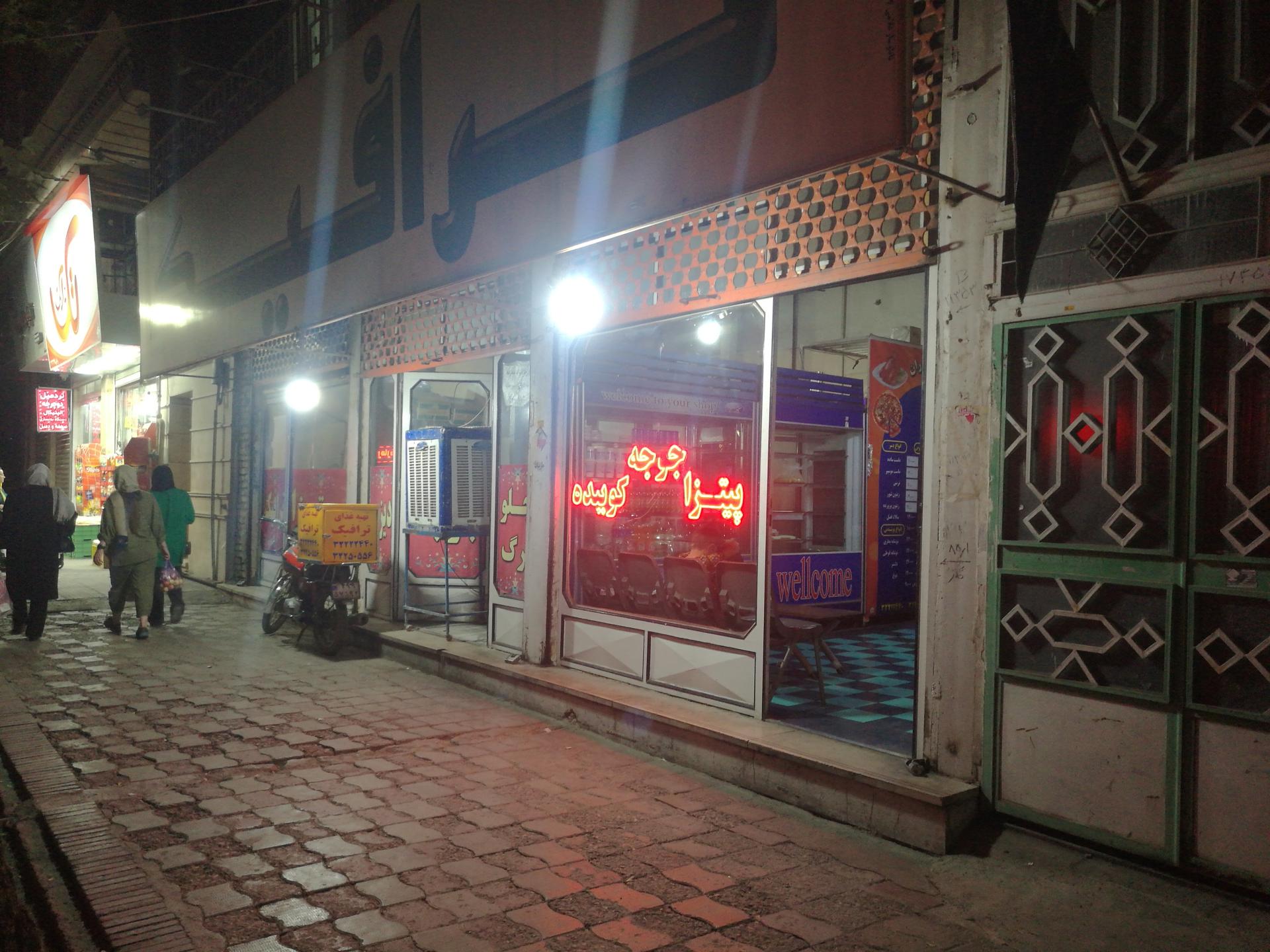 عکس تهیه غذای ترافیک