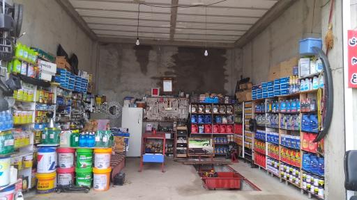 عکس تعویض روغنی آقای سرویس خودرو