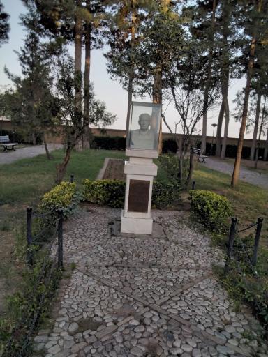 عکس تندیس پروفسور هلموت ریتر