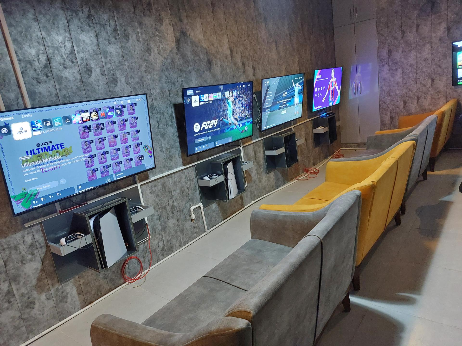 عکس فروشگاه و گیم نت Ps Plus