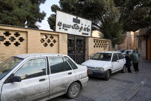 عکس آرامگاه سیبویه