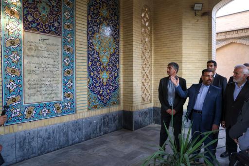 عکس آرامگاه سیبویه