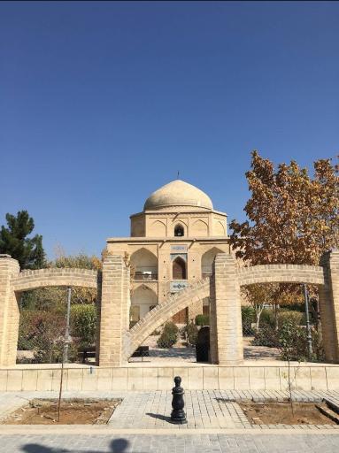 عکس آرامگاه سیبویه