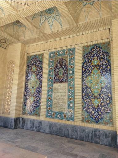 عکس آرامگاه سیبویه