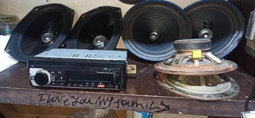 عکس تعمیرات الکترونیک برد و باند و بلندگو