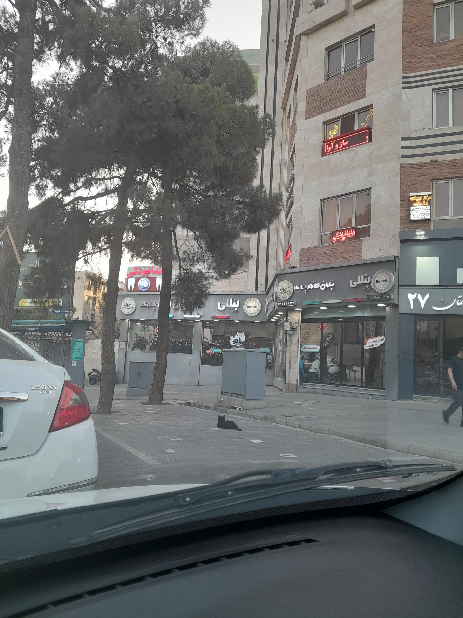 عکس نمایندگی فروش موتور بنلی