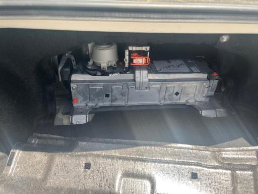 عکس تعمیرات خودروهای هیبریدی مهندس امینی