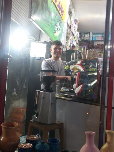 عکس هایپرمارکت و سوغات معین