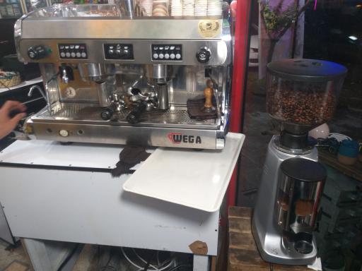 عکس هایپرمارکت و سوغات معین