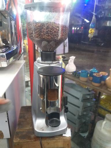 عکس هایپرمارکت و سوغات معین