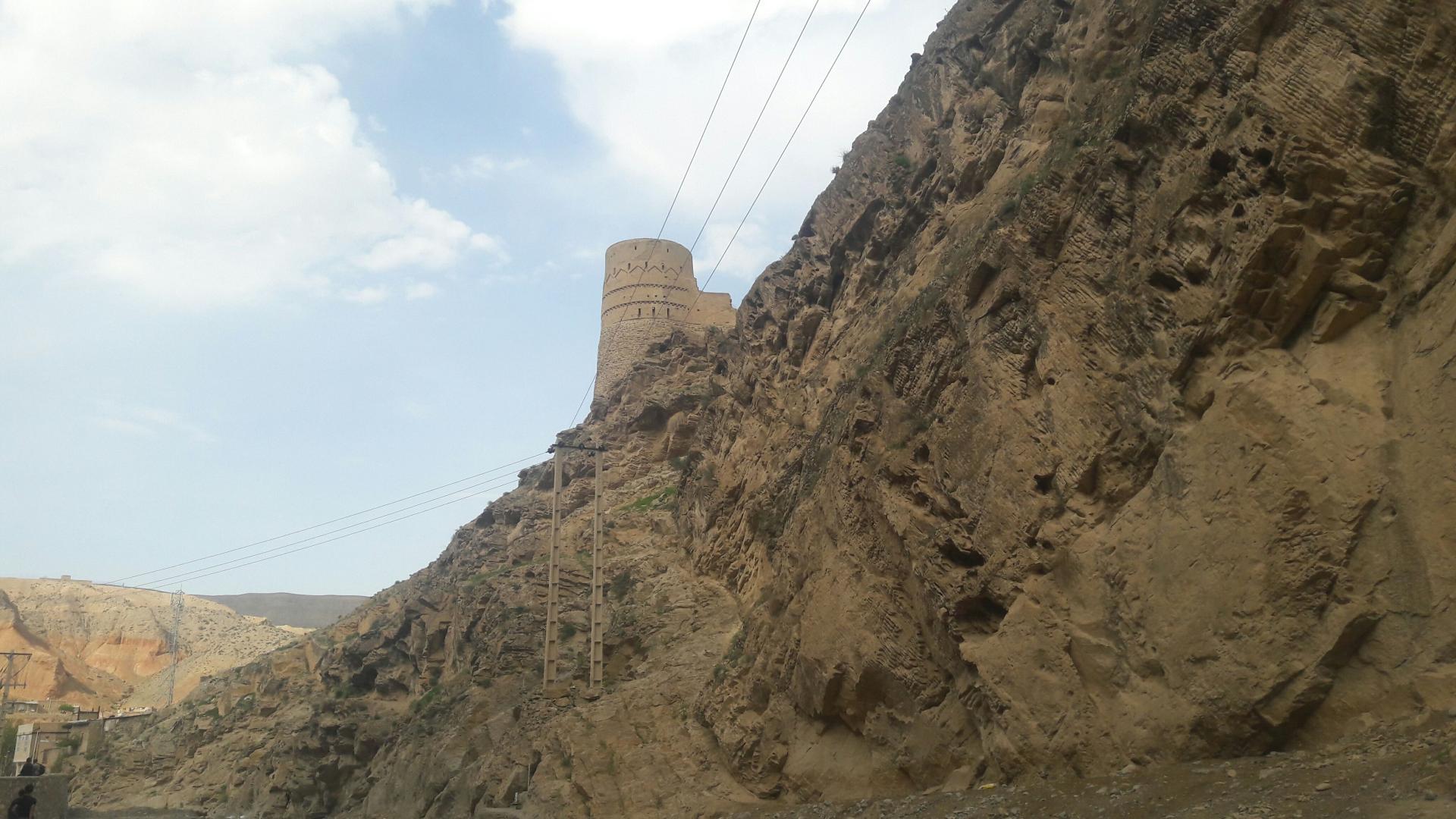 عکس قلعه و برج ارغونشاه