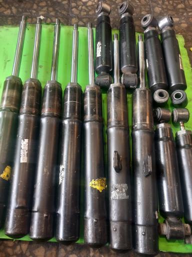 عکس کمک فنر سازی حسین