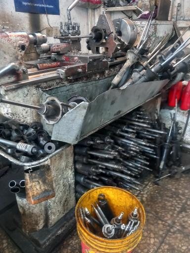 عکس کمک فنر سازی حسین