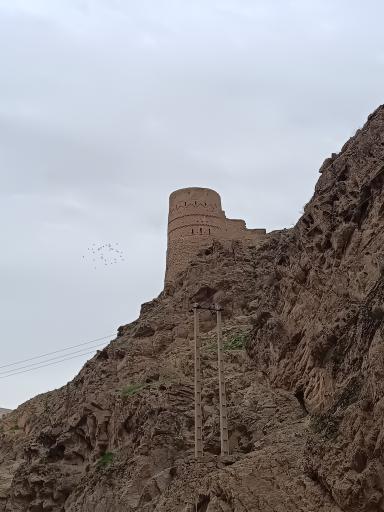 عکس قلعه و برج ارغونشاه