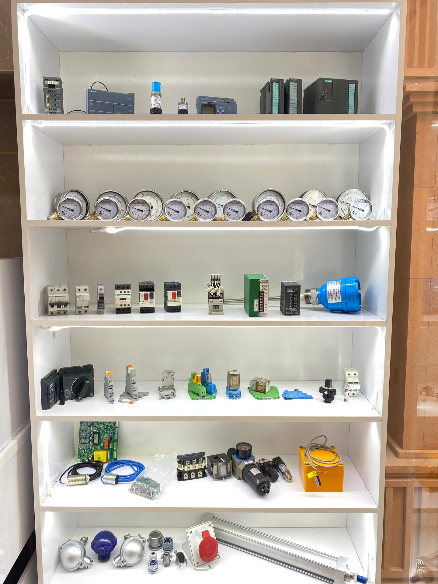 عکس دی صنعت