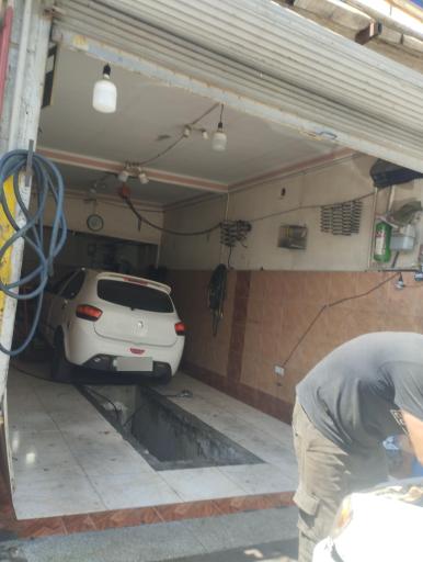 عکس مکانیکی و جلوبندی تعمیرگاه اتومبیل امیرحسین