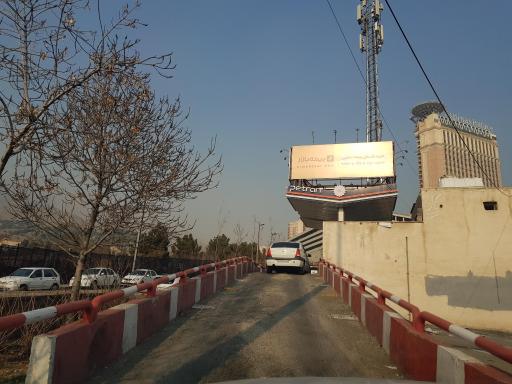 عکس پمپ بنزین پارک ژوراسیک