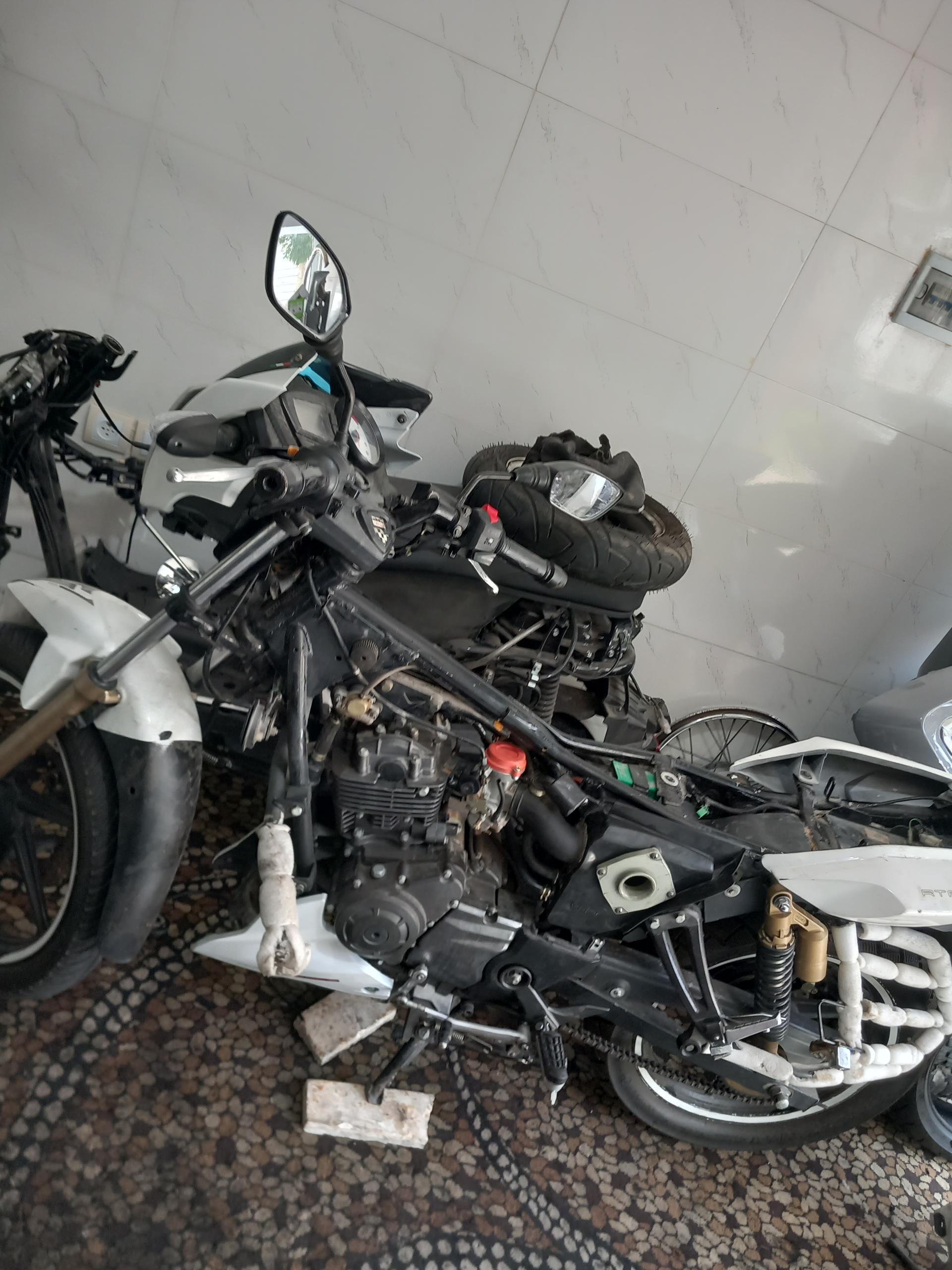 عکس موتورسازی عرفان 