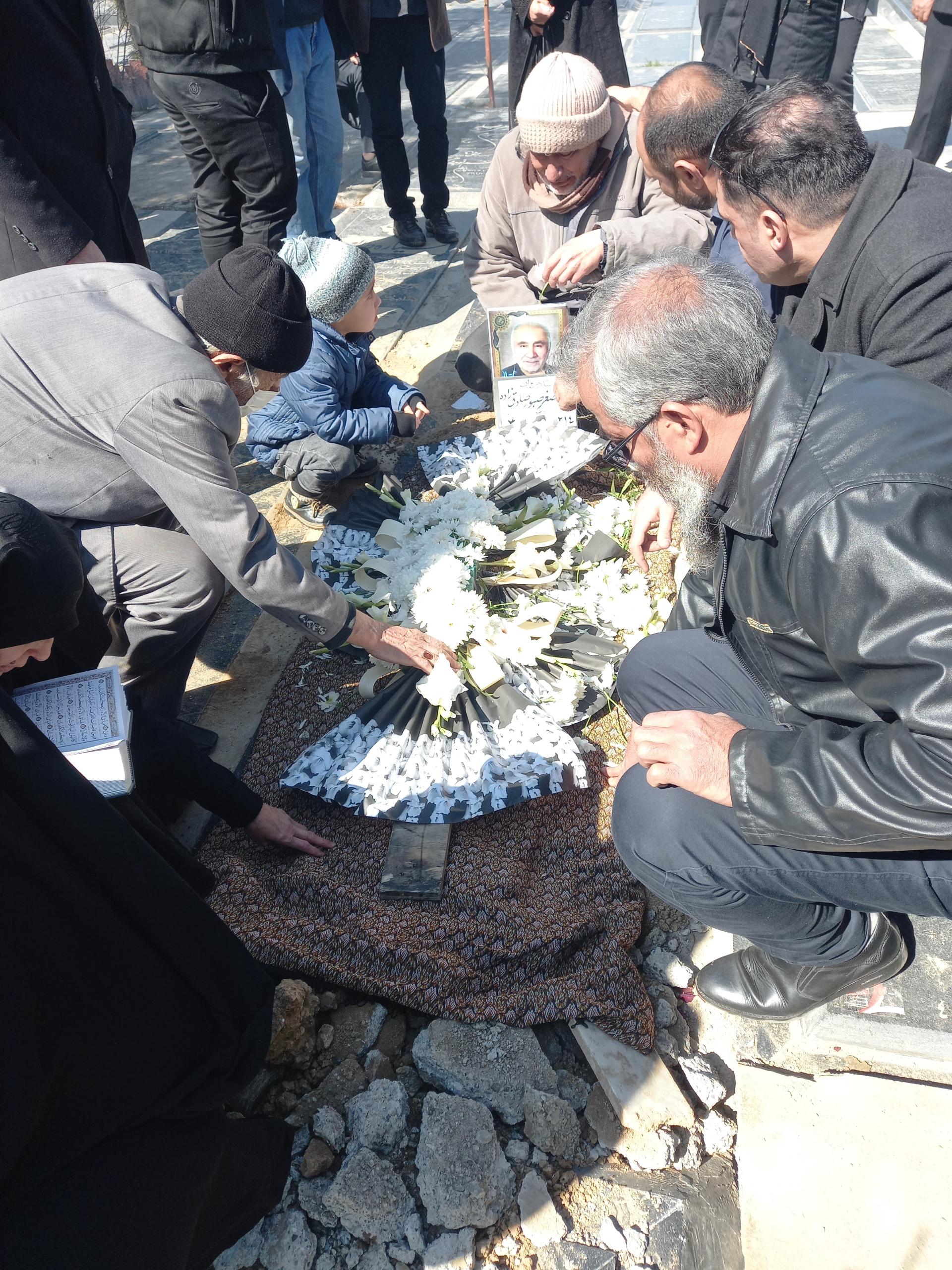 عکس مزار مرحوم علی اصغر صبور صادق زاده 