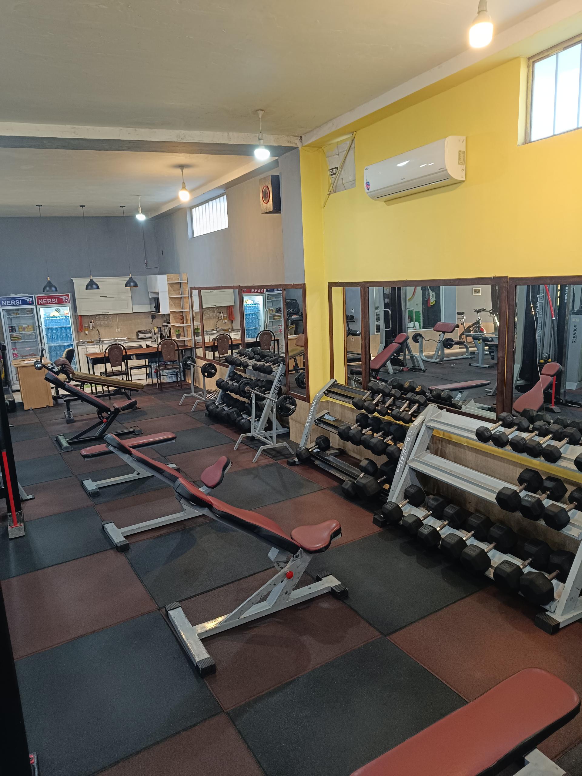 عکس باشگاه بدنسازی آرتمن 