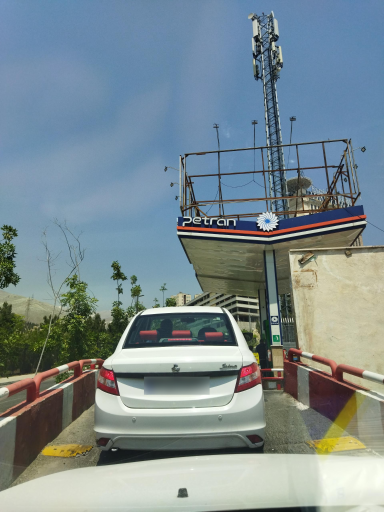 عکس پمپ بنزین پارک ژوراسیک