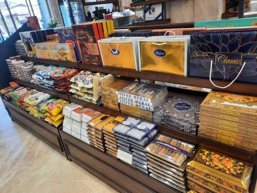 عکس شیرینی سرای شاه بلوط