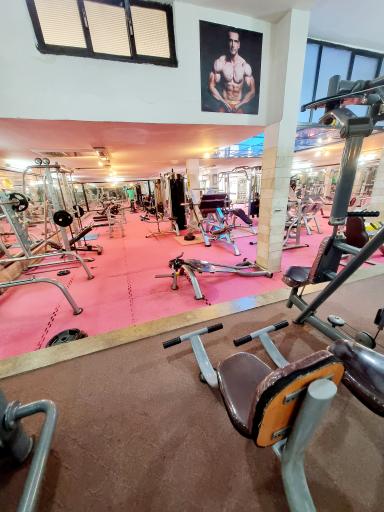 عکس باشگاه بدنسازی کشاورز