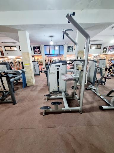 عکس باشگاه بدنسازی کشاورز