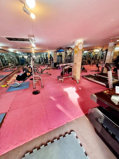 عکس باشگاه بدنسازی کشاورز