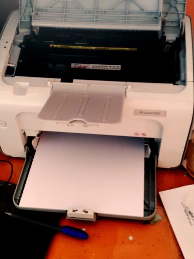 عکس فروش و تعمیرات تخصصی ماشین های اداری و کامپیوتر کنسول برتر