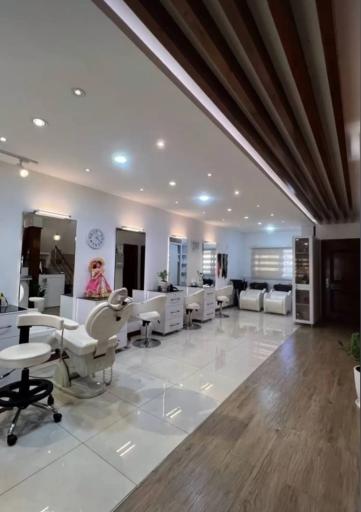 عکس سالن زیبایی بانوی ایرانی