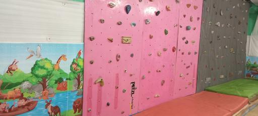 عکس مهد کودک و خانه بازی آلاله