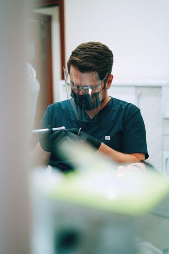 عکس دندان پزشکی دکتر فرید اشرفی