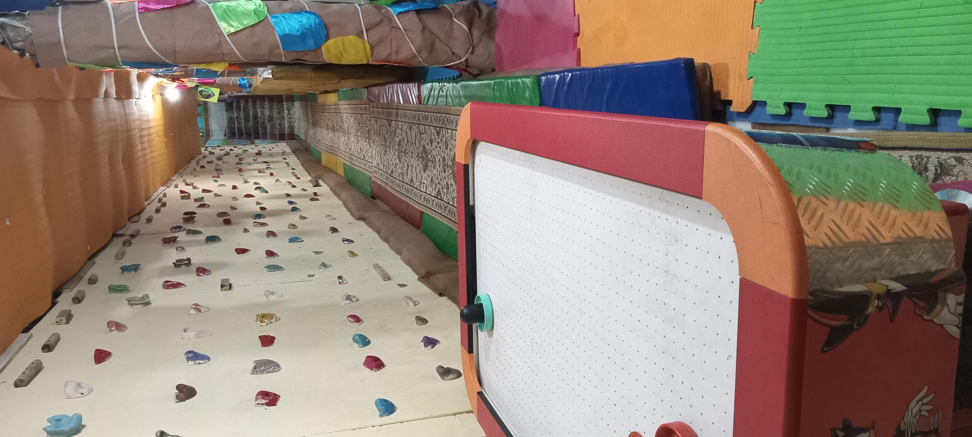 عکس مهد کودک و خانه بازی آلاله