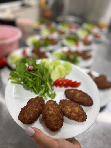 عکس رستوران کاج طلایی