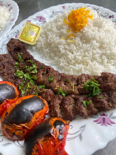 عکس رستوران کاج طلایی