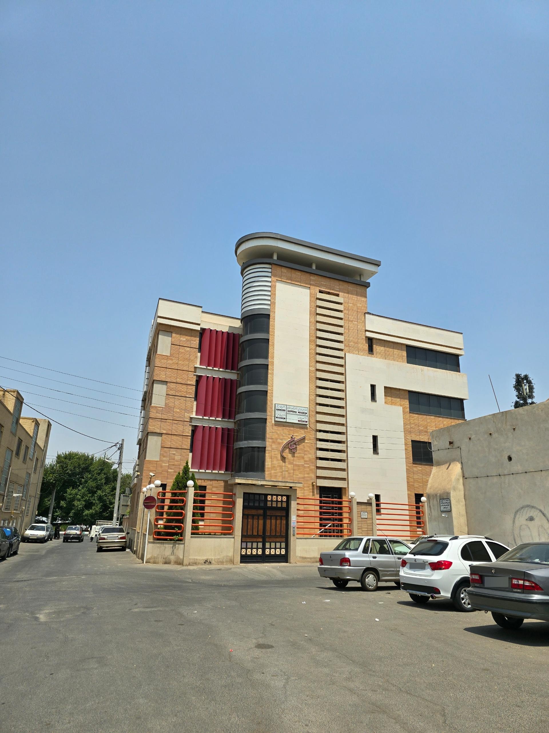 عکس ساختمان پزشکی نیکان