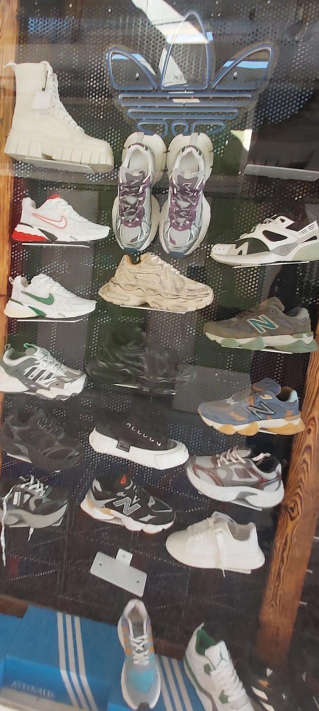 عکس کفش تیتو