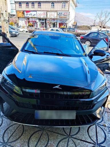 عکس شیشه اتومبیل مهدی 